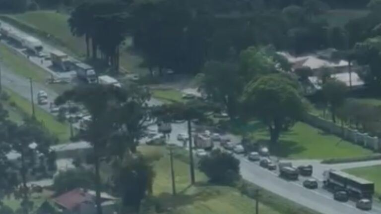 Casal morre e criança resgatada após acidente no Paraná