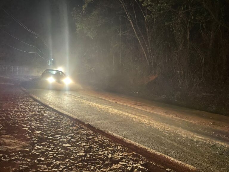 Estrada União Indústria é liberada após acidente e mais de 10 horas de interdição