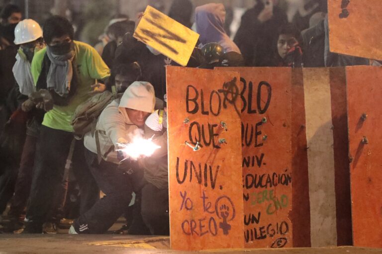 Protestos da Geração Z no Peru resultam em confrontos e prisões