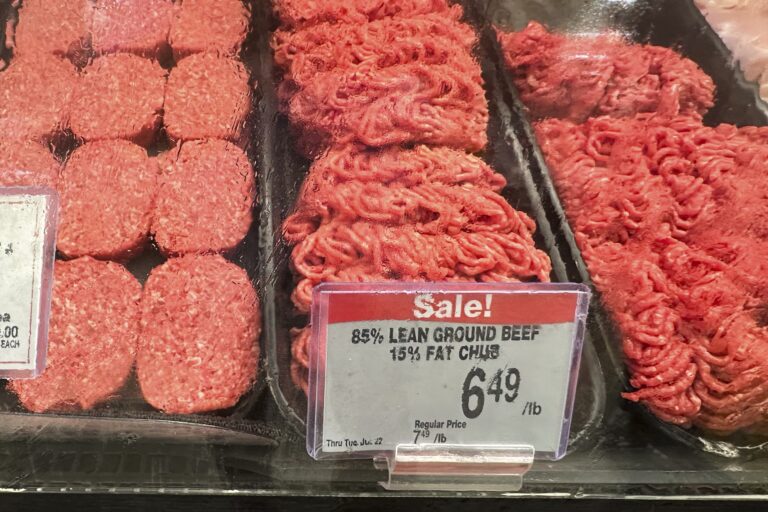 Trump aumenta cota de importação de carne bovina da Argentina para 80 mil toneladas
