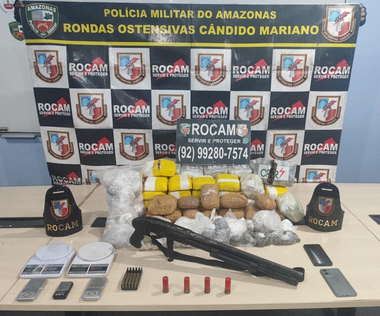Jovem é preso com drogas escondidas em fundo falso de banheiro em Manaus