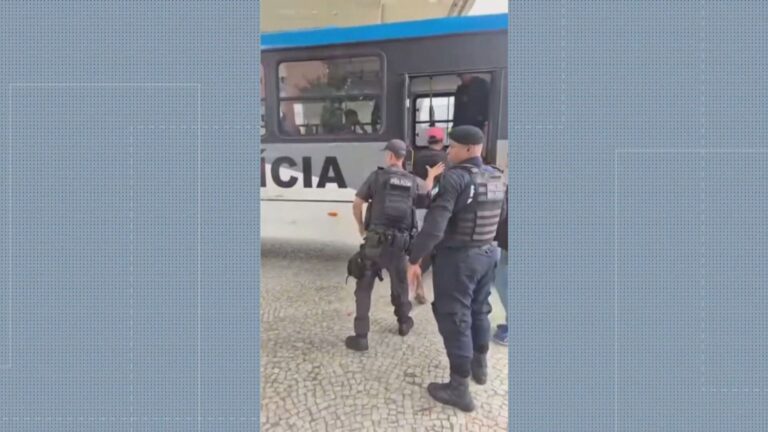 PM prende 18 guardadores ilegais ao redor do Maracanã