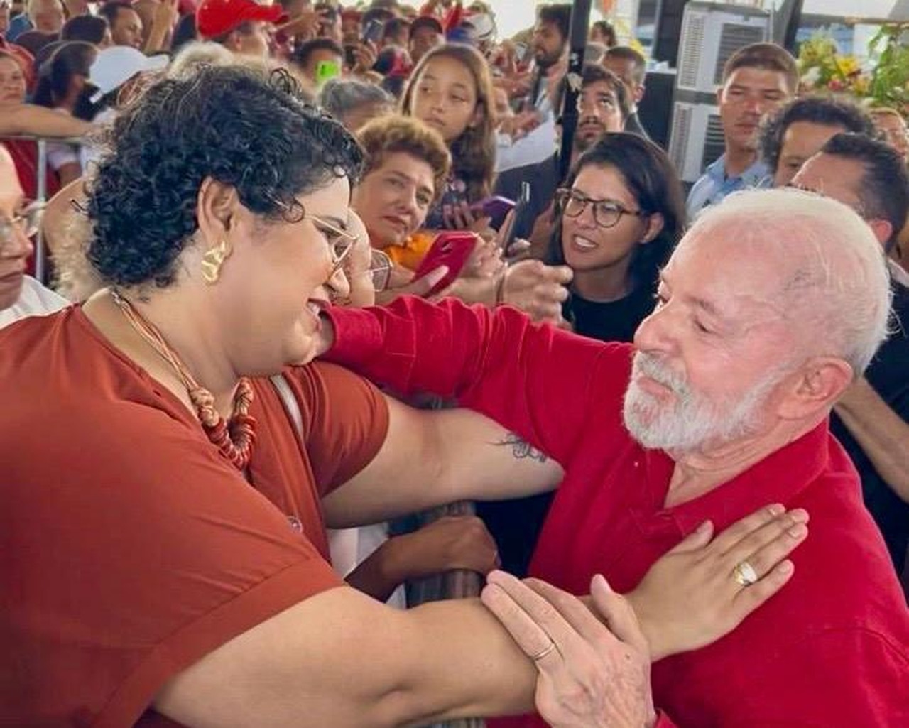 Vereadora de Palmas Critica Violência Policial e Defende Estratégias de Segurança do Governo Lula