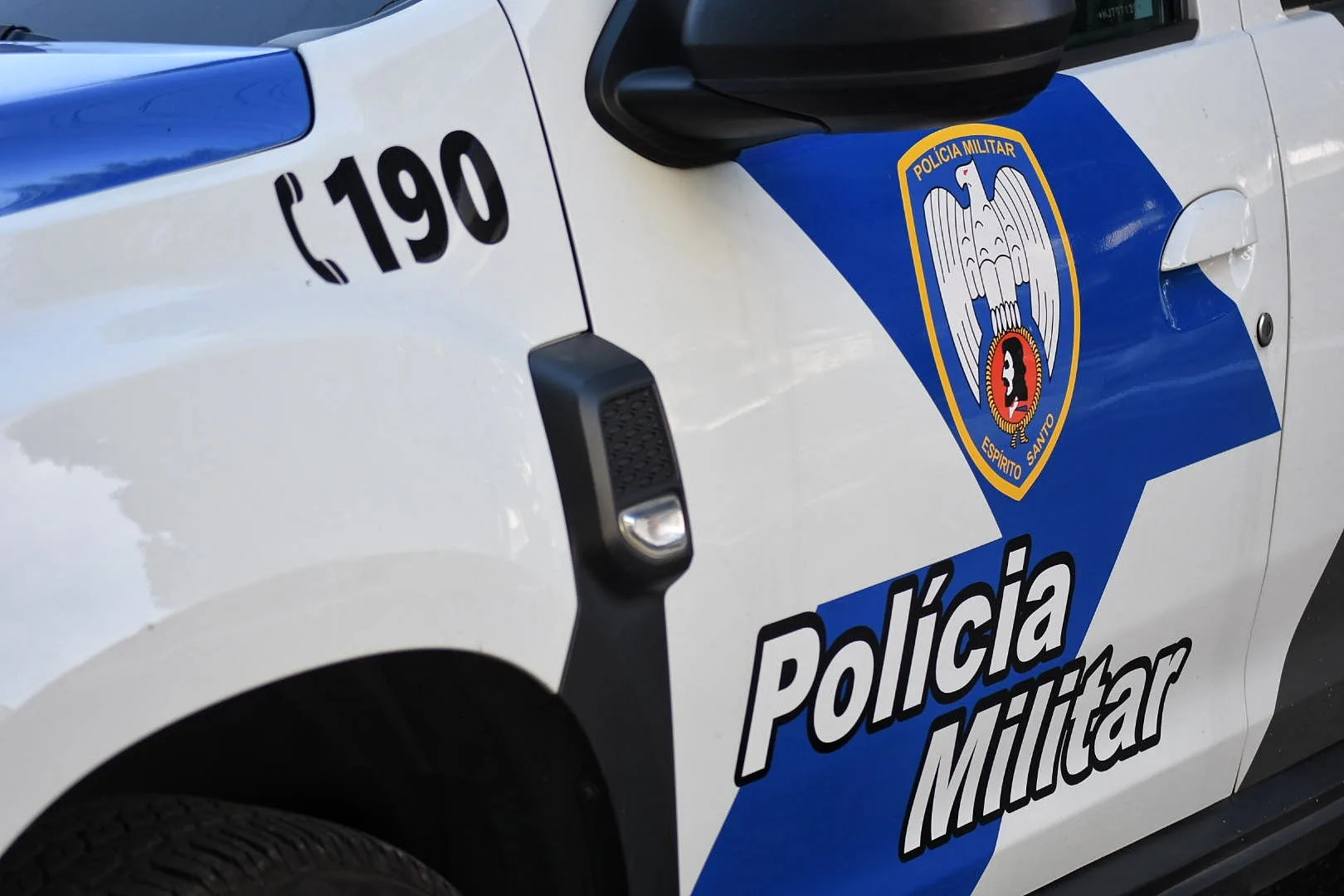 Violência em Cariacica: Homem é Alvo de Múltiplos Tiros em Bar