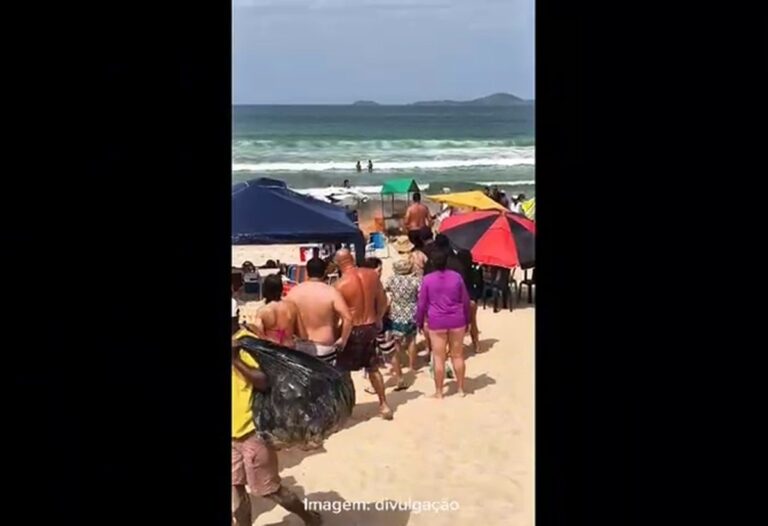 Incêndio em carrinho de milho assusta banhistas em Cabo Frio