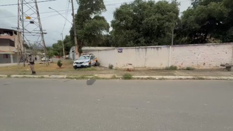 Jovem é baleado em Governador Valadares; suspeitos fogem pelo cemitério
