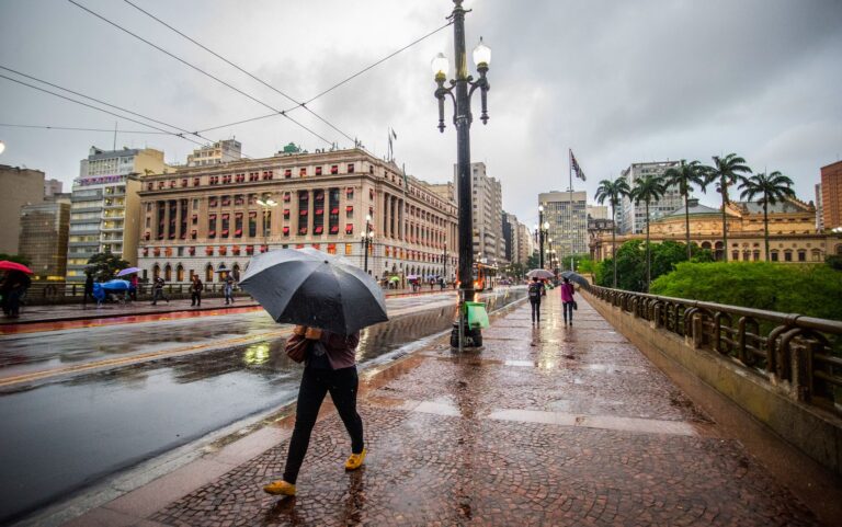Frio volta a São Paulo nesta terça com chuva e garoa; mínimas chegarão a 15°C