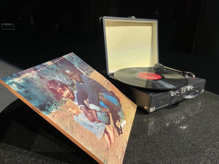 Lô Borges apresenta melhora no quadro de saúde, mas ainda não há previsão de alta