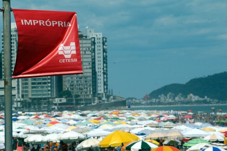 Santos está sem praia própria para banho neste final de semana