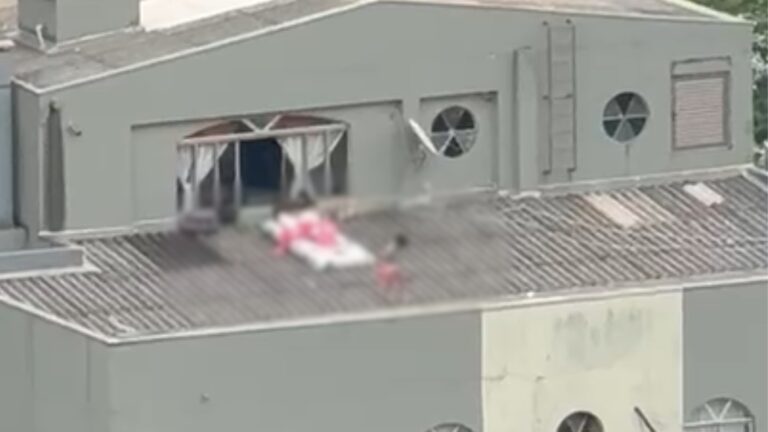 Crianças brincam em telhado de prédio em Cascavel