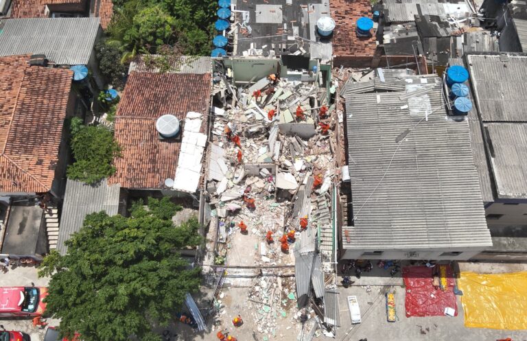 Idoso com 85% do corpo queimado sobrevive a explosão de casas em Olinda