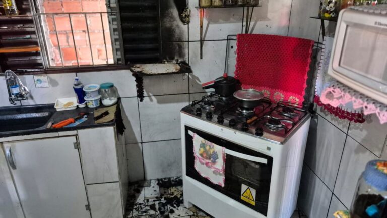 Idoso se feriu em explosão de cozinha ao testar vazamento de gás
