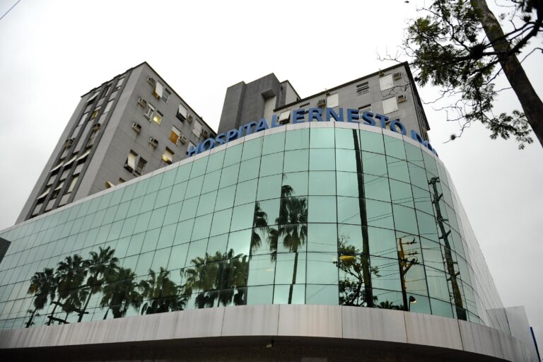 Técnicos de enfermagem denunciados por estupro em Porto Alegre
