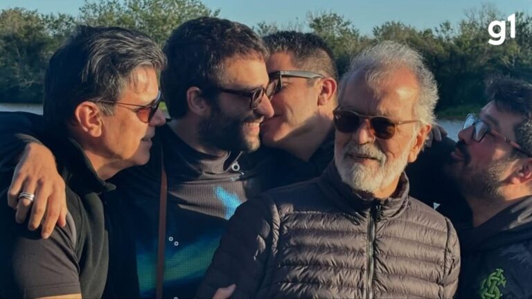 Humberto Carrão curte churrasco e pôr do sol com a família em Pelotas
