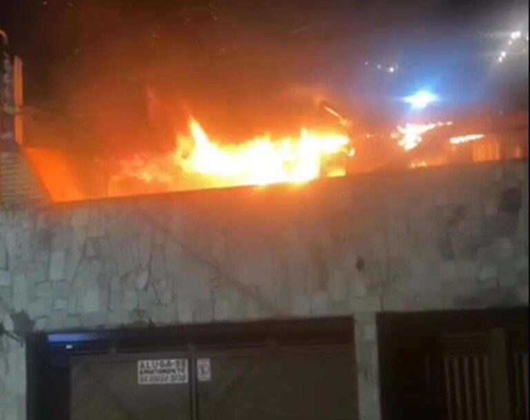 Incêndio afeta prédio de flats em Ponta Negra, Natal