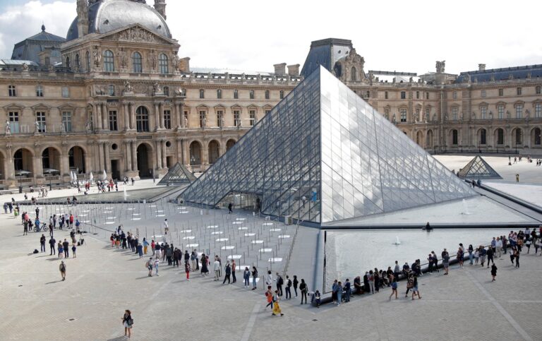 Museu do Louvre: o mais visitado do mundo e lar da Mona Lisa