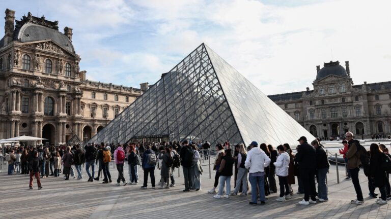 Diretora do Louvre admite falha em roubo de joias e promete reformular segurança