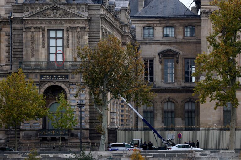 Roubo no Louvre: ministro da Justiça da França fala sobre impacto na imagem do país