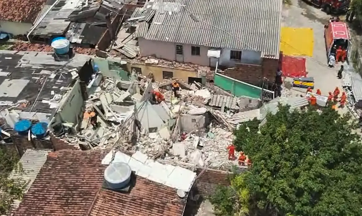 Tragédia em Olinda: Desabamento Mata Dois e Deixa Feridos em Comunidade
