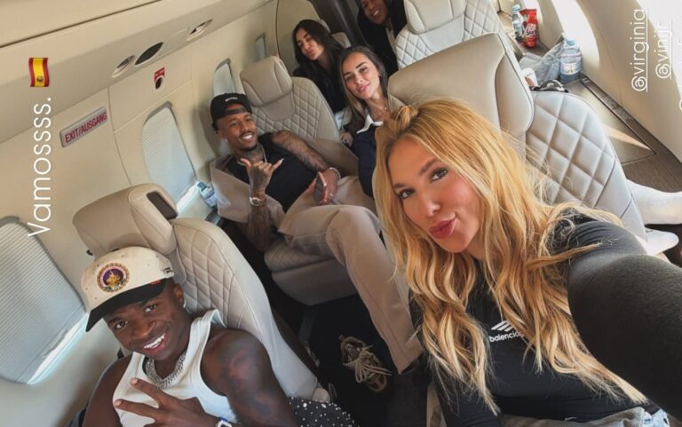 Vini Jr. e Virginia aparecem juntos em jatinho durante viagem
