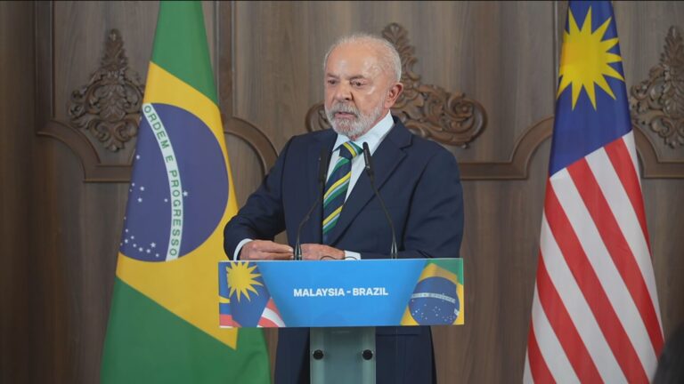 "Se depender do Trump e de mim, vai ter acordo", diz Lula após reunião na Malásia