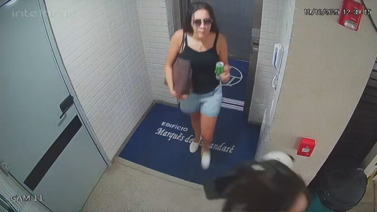 Mulheres roubam R$ 1 milhão em joias e saem bebendo cerveja
