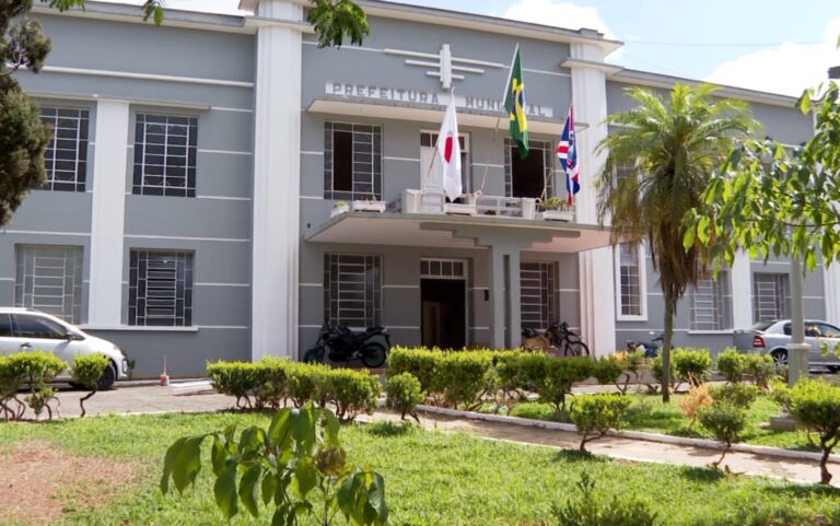 Servidores denunciam atraso no pagamento de horas extras em Alfenas