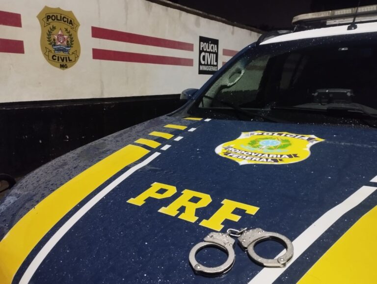Passageiro de carro com mandado de prisão é preso na BR-251 em Salinas