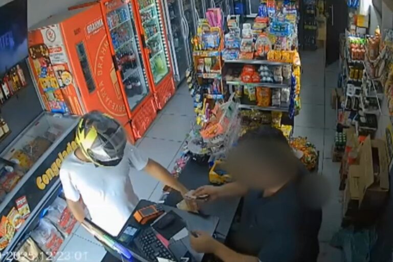 Homem finge estar armado em assalto e é preso em motel