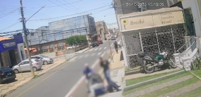 Motoboy imobiliza suspeito de assalto a idosa em Rio Claro