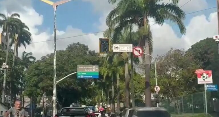 Semáforos apagados afetam trânsito em Fortaleza
