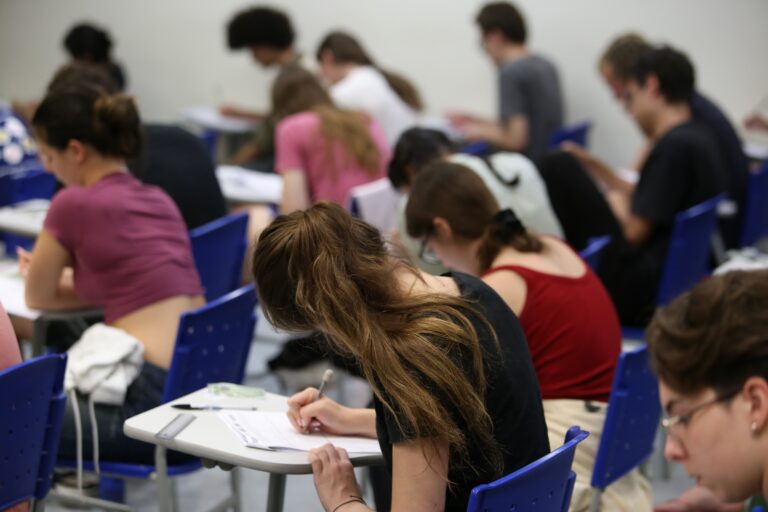 Unicamp aplica 1ª fase do vestibular 2026 neste domingo