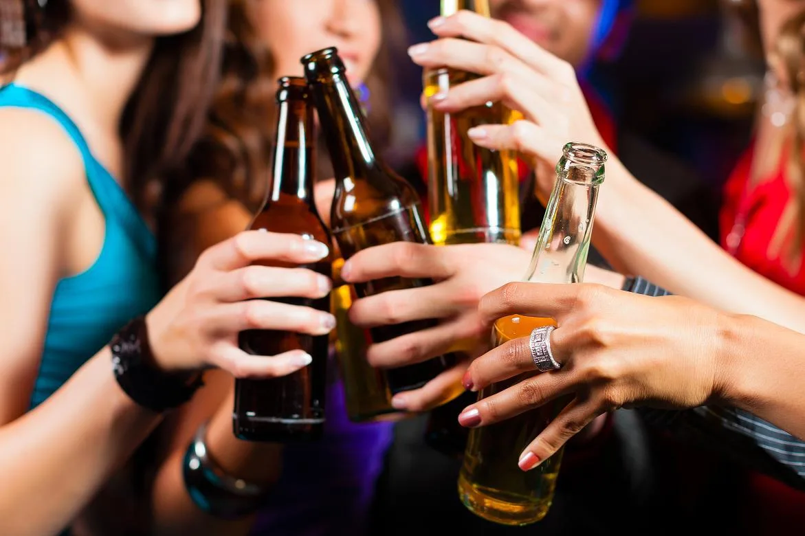 Alerta: Um Quarto dos Adolescentes Brasileiros Consome Álcool Regularmente, Aponta Estudo