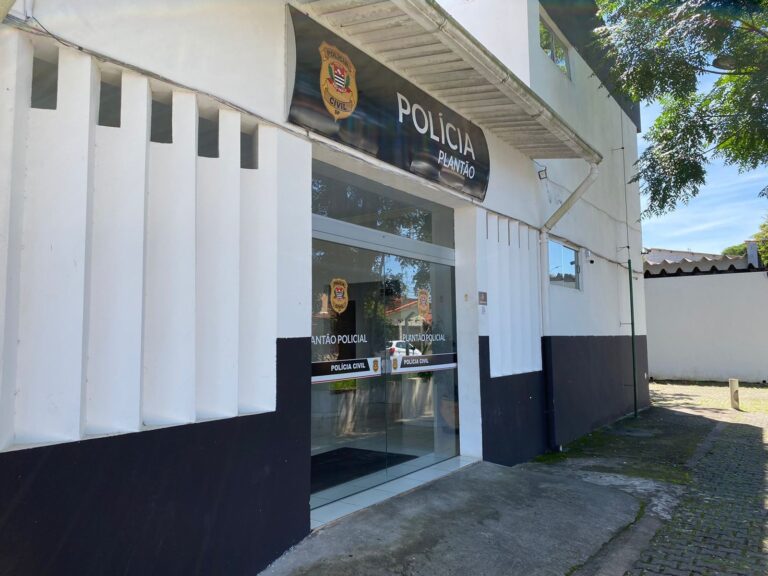 Acidente entre carro e caminhão deixa uma pessoa morta na Dutra, em Cruzeiro