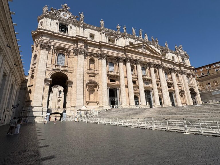Relatório do Vaticano aponta falhas da Igreja com vítimas de abuso