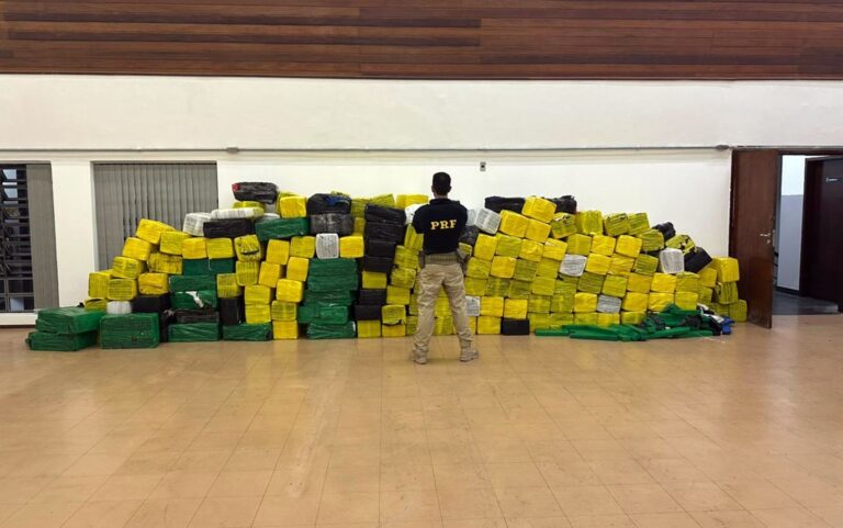 PRF apreende 5,4 toneladas de maconha em carga de madeira na BR-381