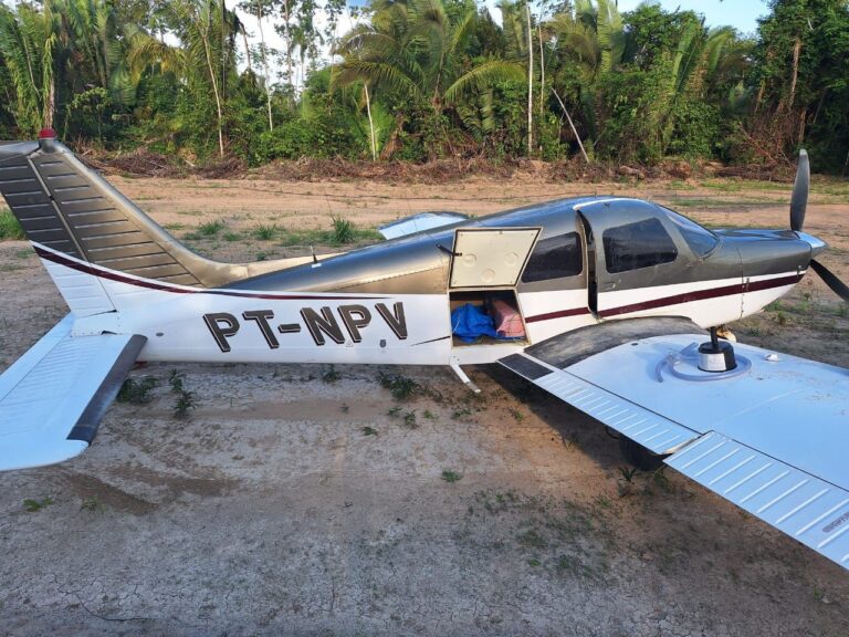 Polícia Federal apreende avião com meia tonelada de drogas em RO