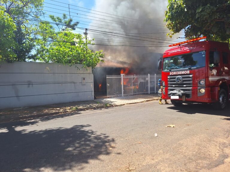 Incêndio destrói casa em Presidente Prudente