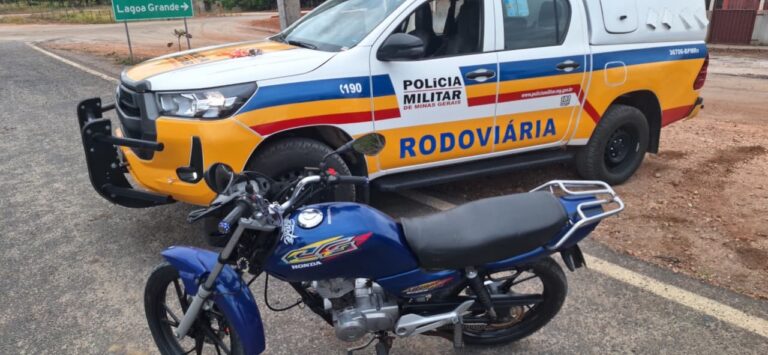 Condutor inabilitado é preso com drogas em moto barulhenta