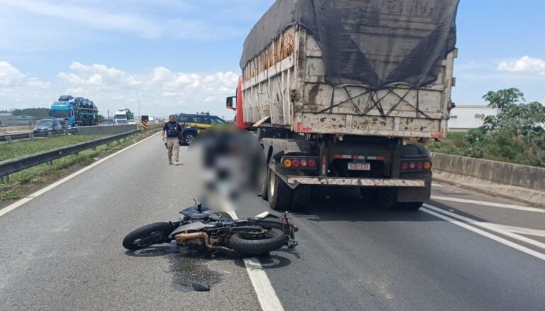 Motociclista é atropelado ao tentar passar entre carretas em Itatiaia
