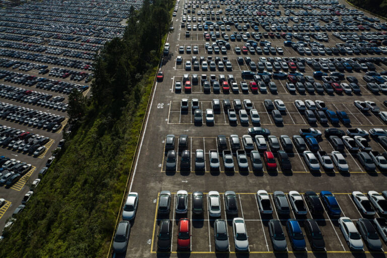 Acordo Brasil-China traz alívio para indústria automotiva sobre falta de chips