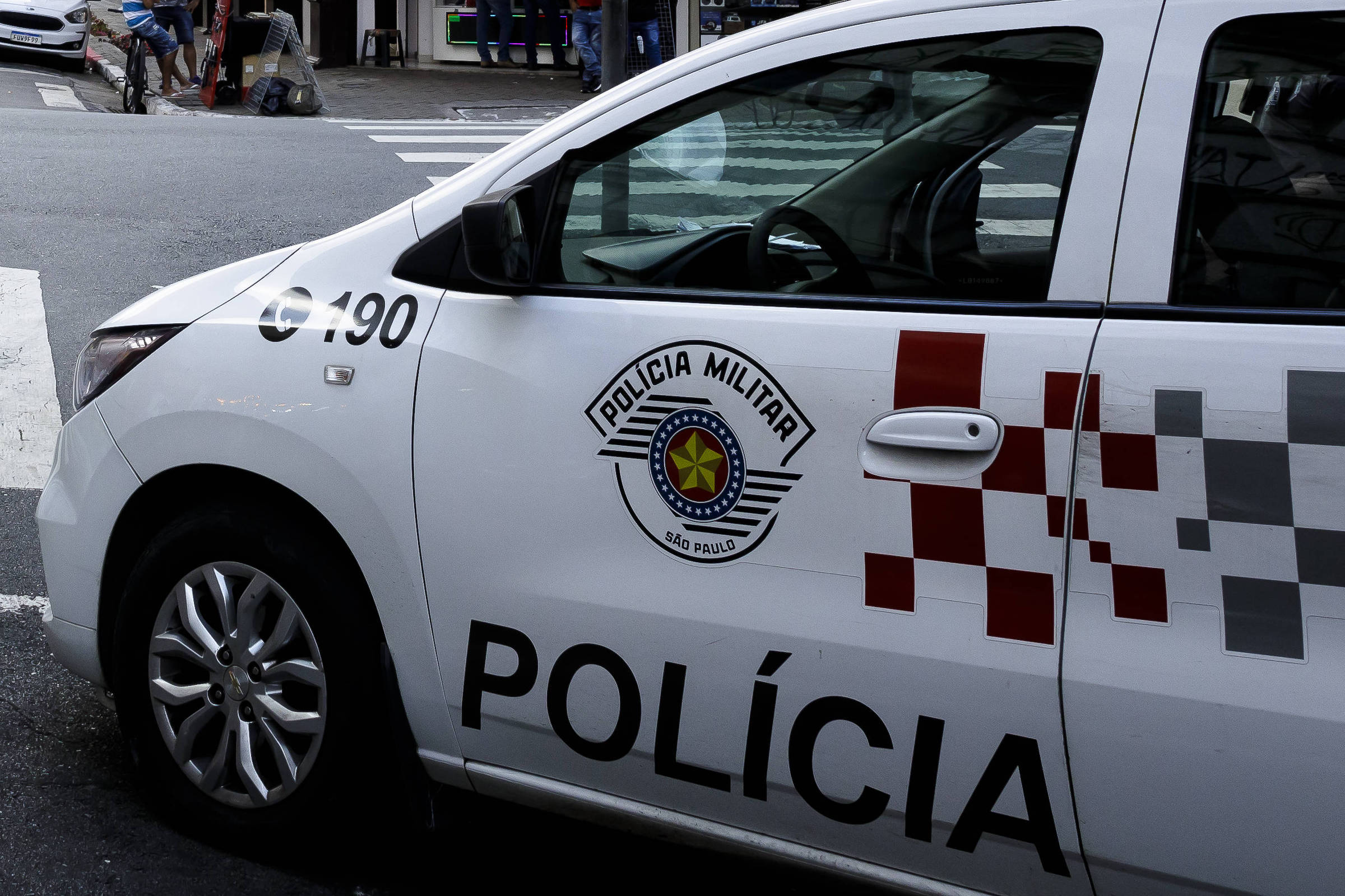 Homem esfaqueia policial e é morto em São Paulo
