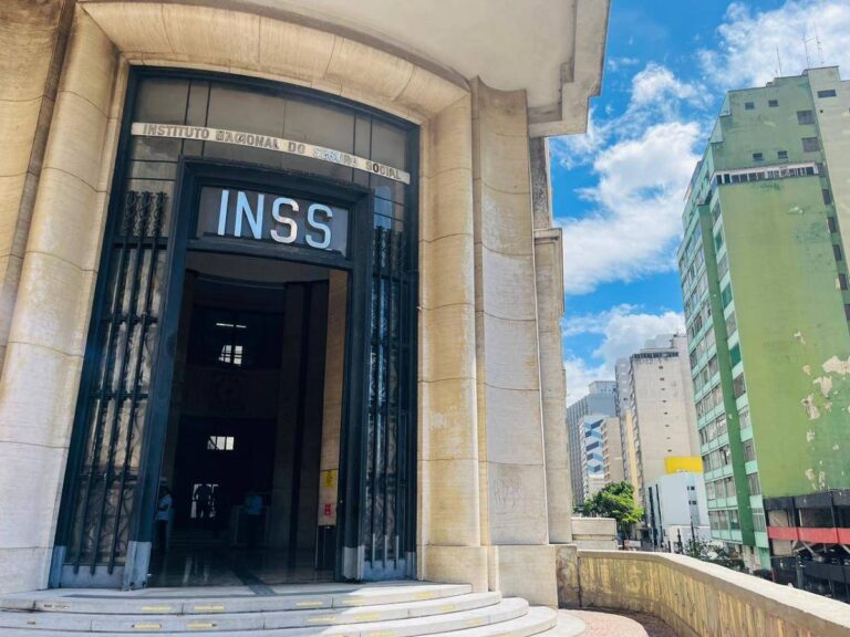 INSS recebe R$ 224 milhões para manter agências abertas e bônus a servidores