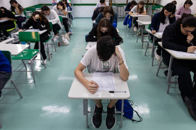 Fuvest 2026 traz novidades e ocorre neste domingo; saiba o que levar