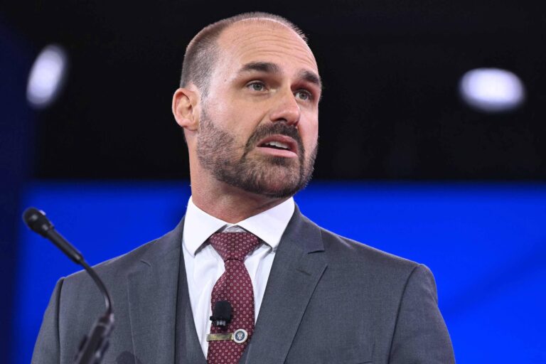 Eduardo Bolsonaro é incluído na lista de devedores da União por dívida de R$ 14 mil