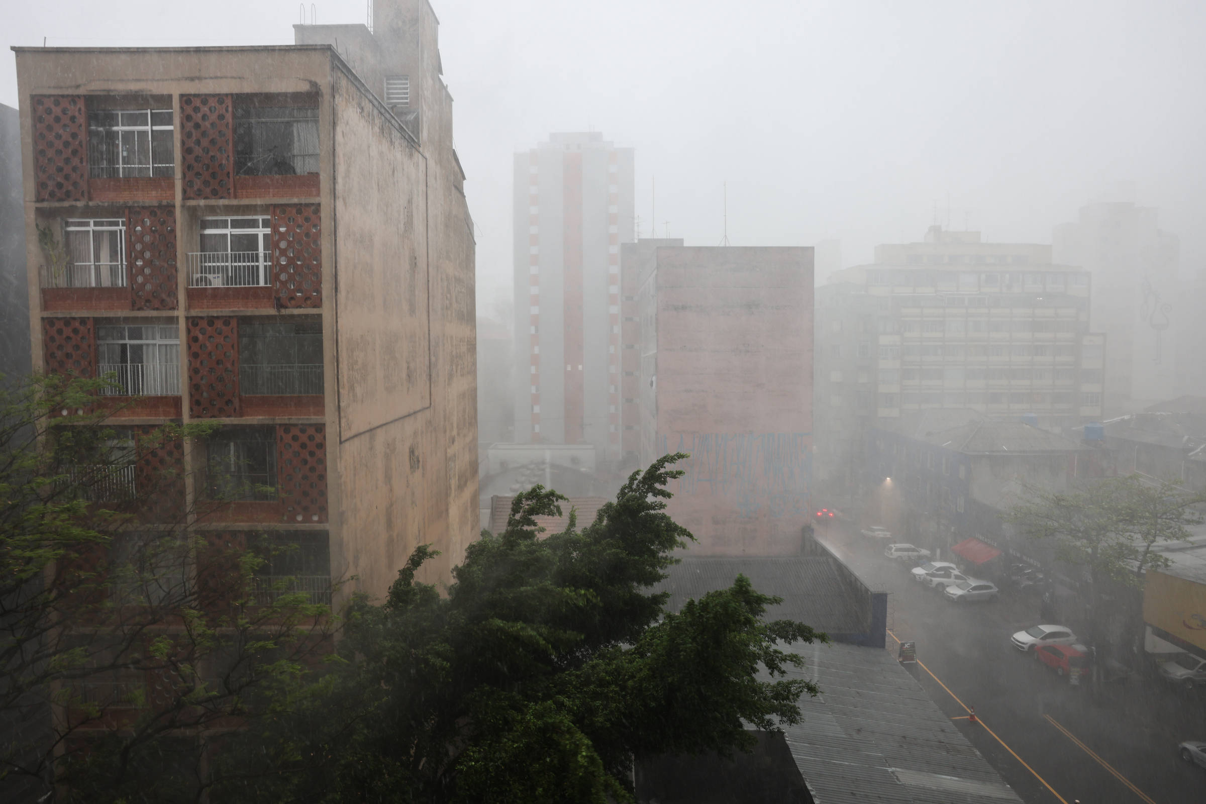 Calor intenso e granizo em São Paulo nesta quarta-feira