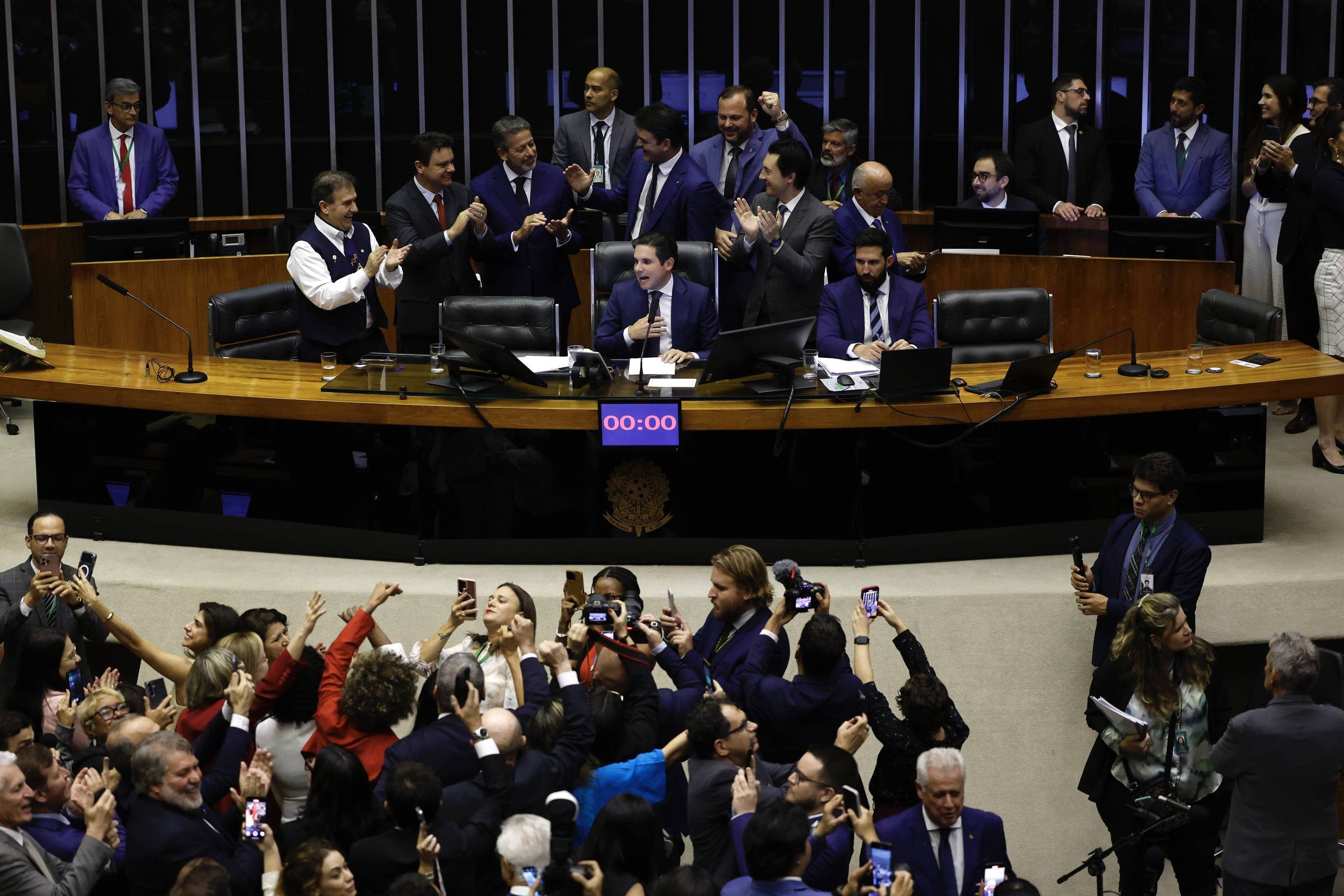 Votação de projeto que equipara facções a terroristas é adiada