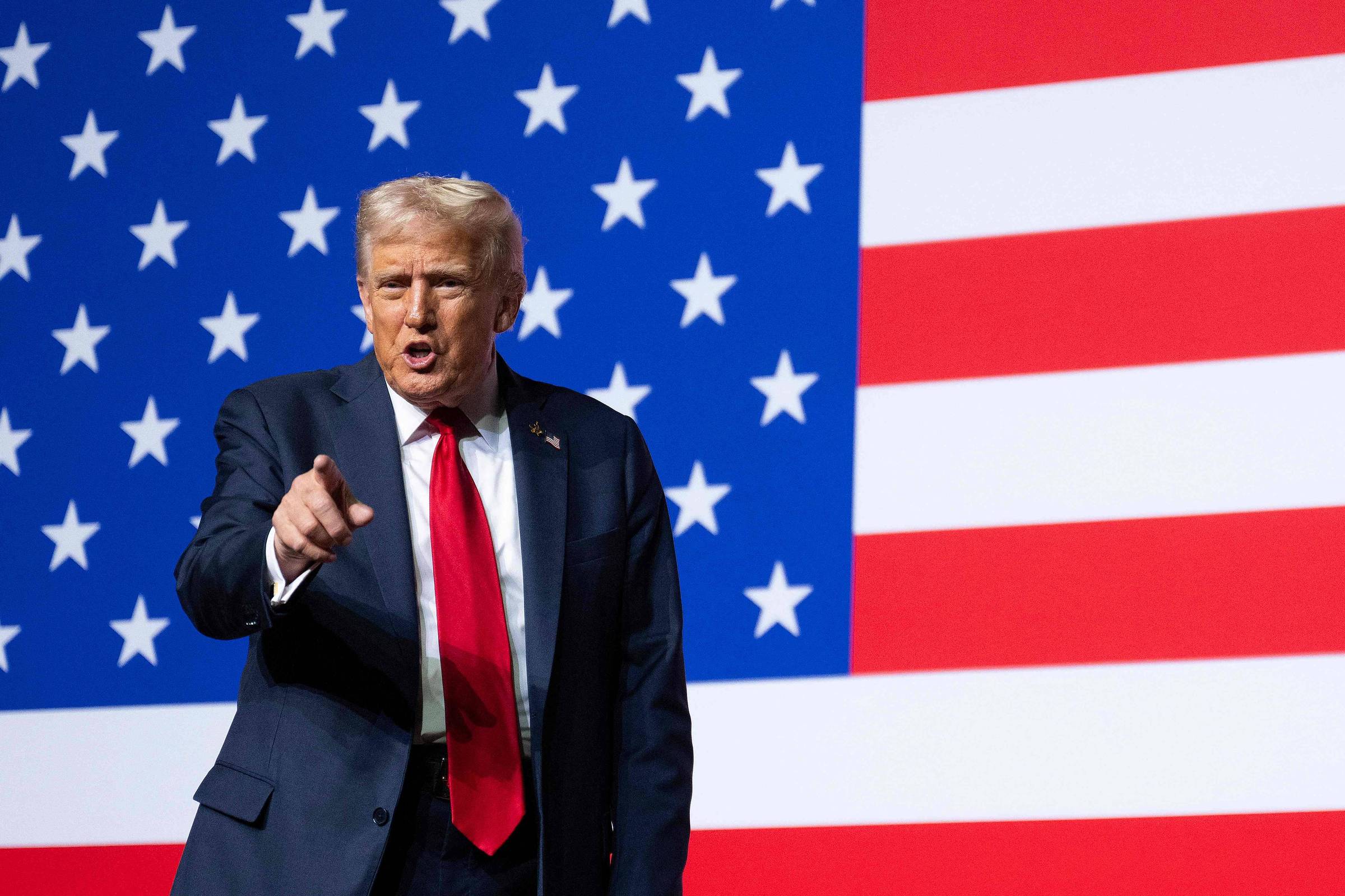 Trump critica democratas e sugere pena de morte para congressistas