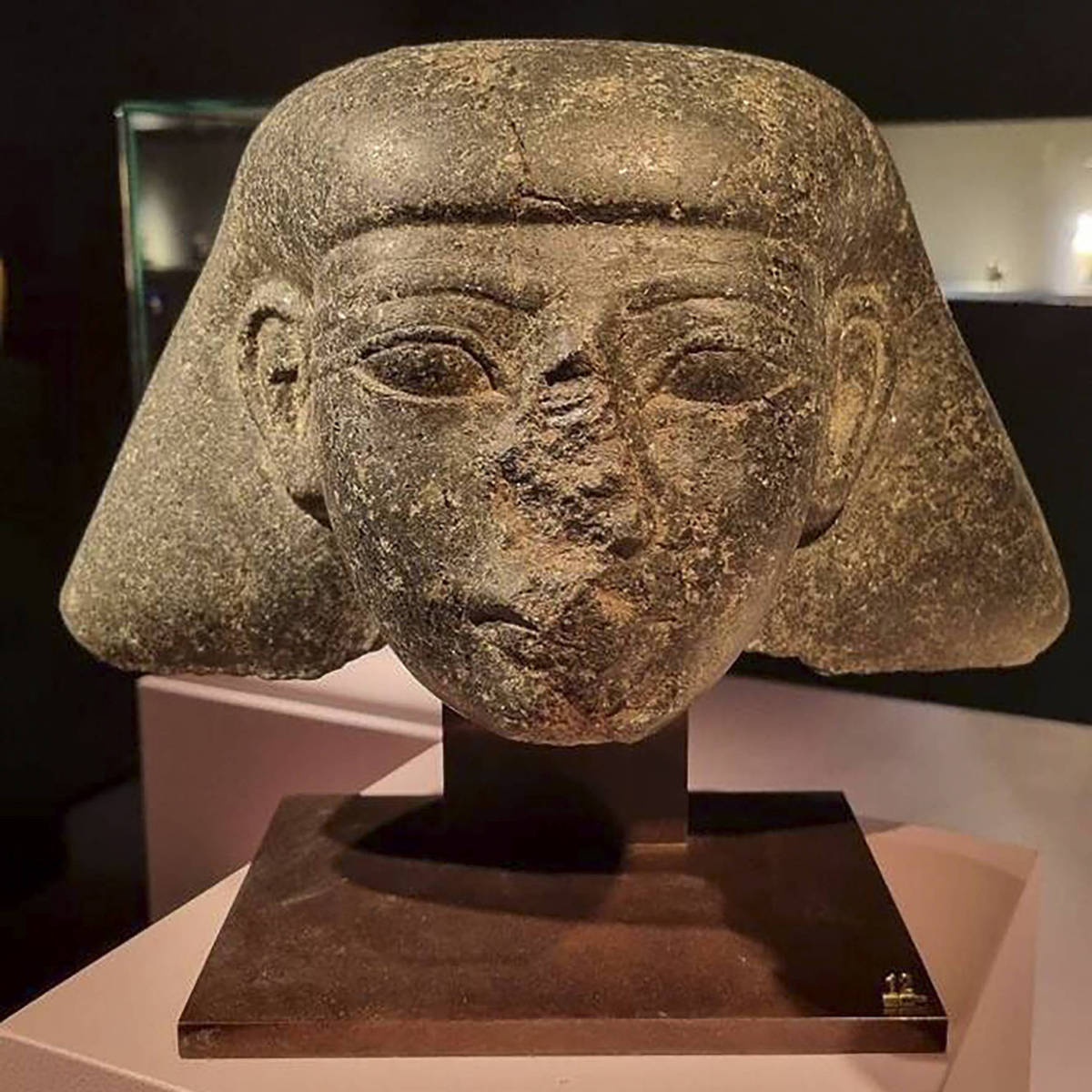 Holanda devolverá escultura ao Egito após descoberta de roubo
