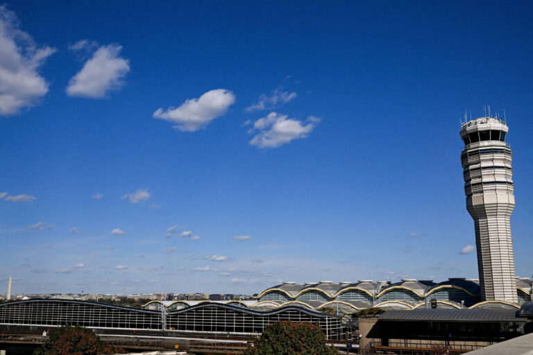 Aeroporto de Washington é paralisado após ameaça de bomba